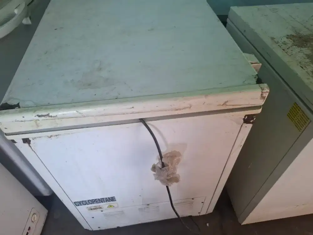 Freezer sharp dan modena bekas