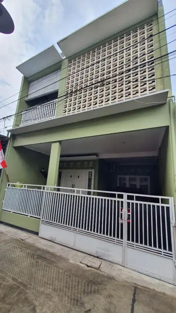 Rumah siap huni di tengah kota Bekasi