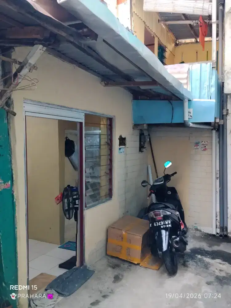KONTRAK RUMAH TENGAH KOTA  SUDAH PLUS ISI NYA FREE LISTRIK AIR 1TAHUN