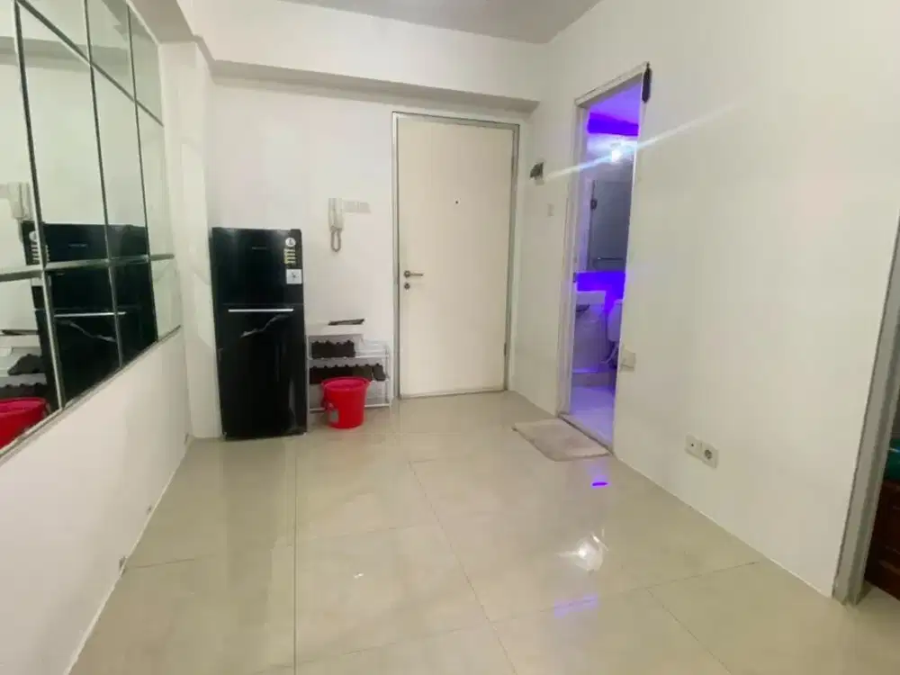 Sewa Apartemen Greenbay Pluit Tipe 2 BR Renov Jadi 1 BR Semi Furnished View ke Mall