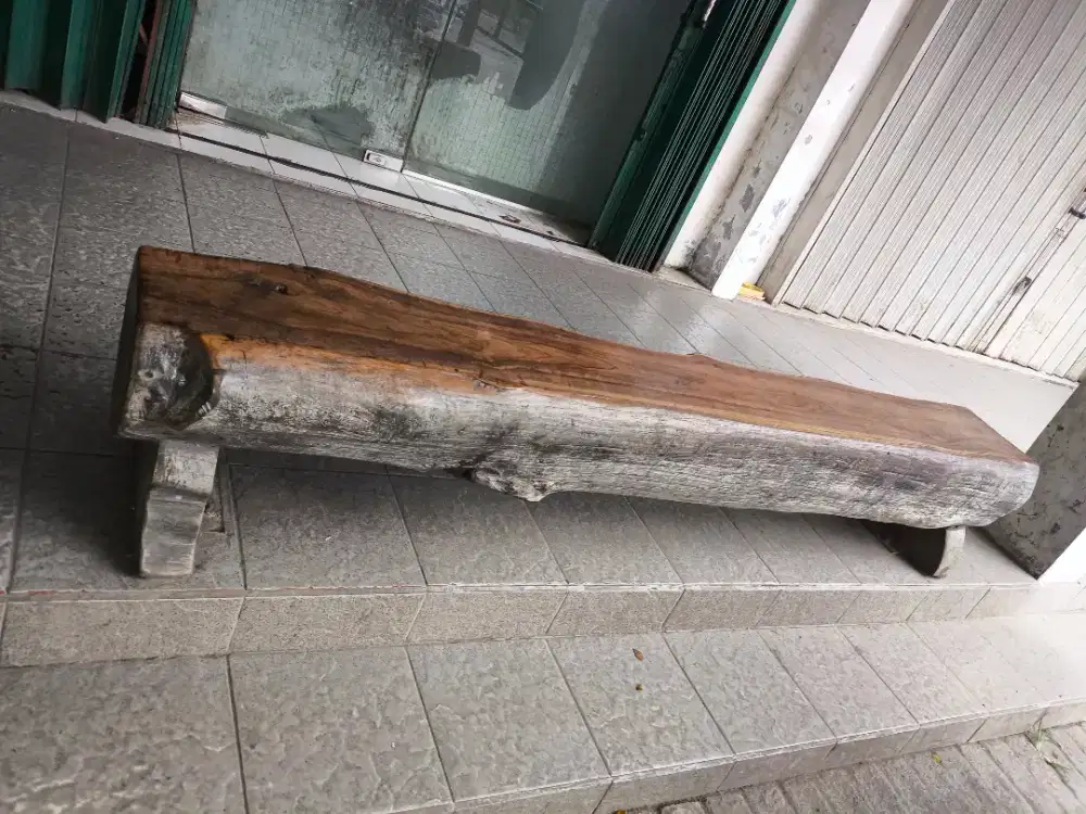 kursi kayu utuh lawasan