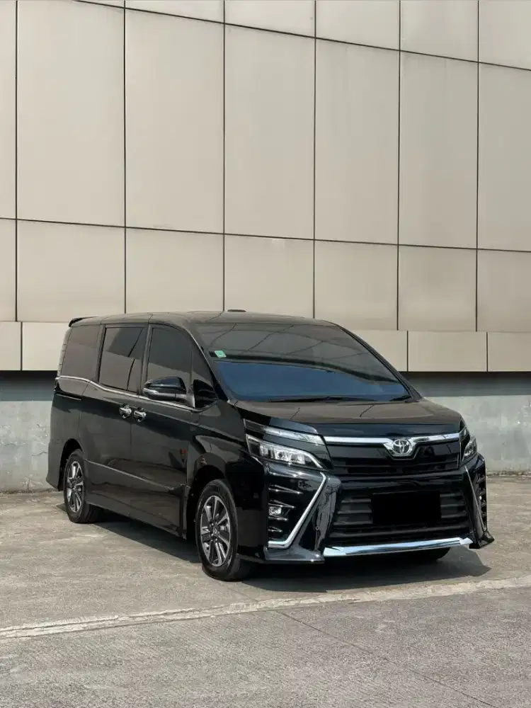 Toyota Voxy 2018