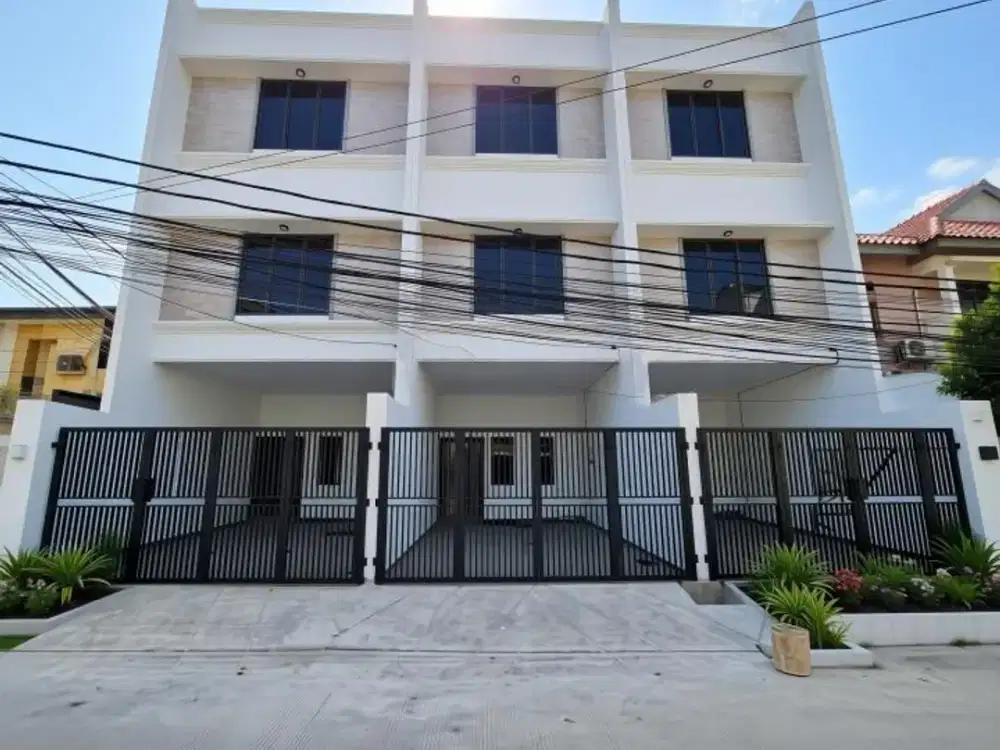 Rumah Baru 3 Lantai Minimalis Modern di Tanjung Duren