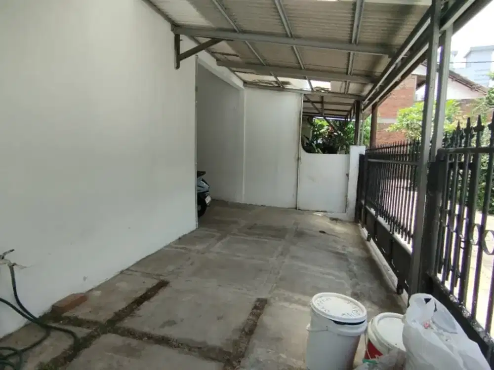 Rumah siap huni di kawasan strategis Cibabat, lingkungan aman dan nyaman, dekat berbagai fasilitas umum.