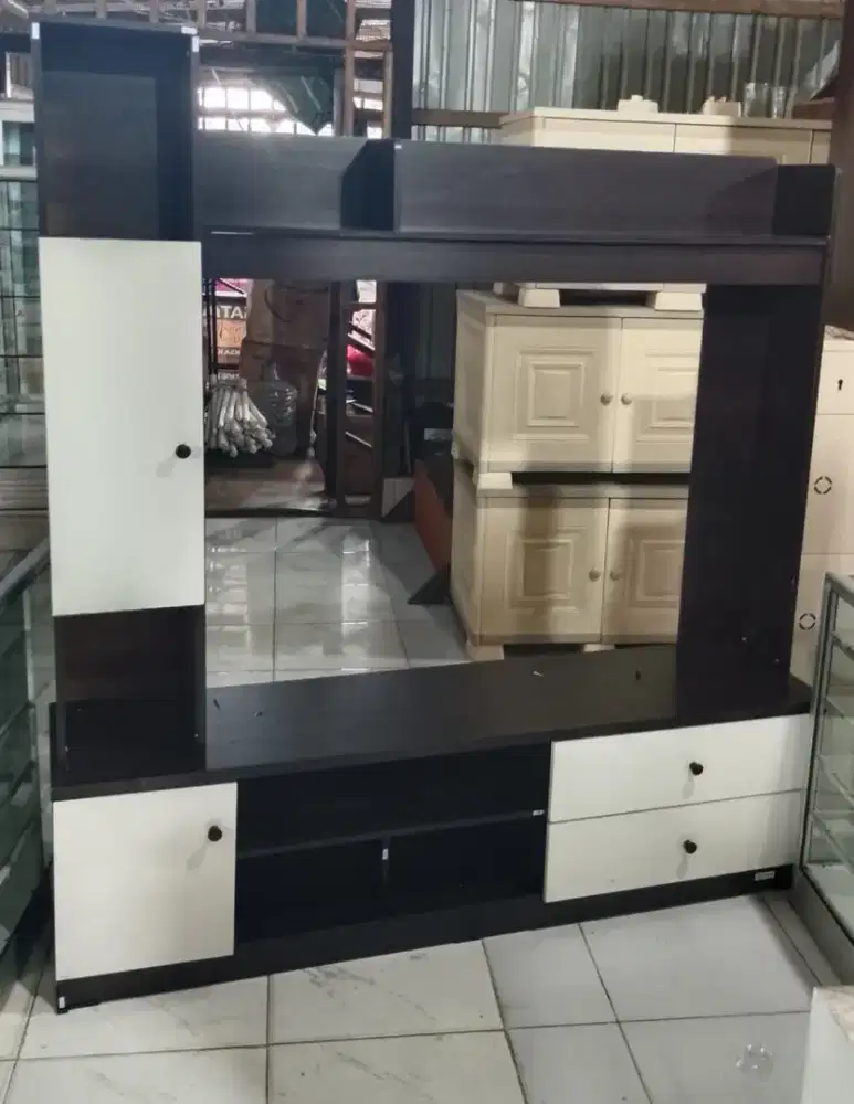 Lemari TV panel