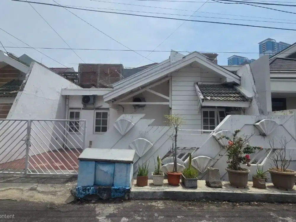 Rumah Wisma Permai Strategis Dekat Gm , Hadap Utara Ada Halaman Belakang Ada Gudang