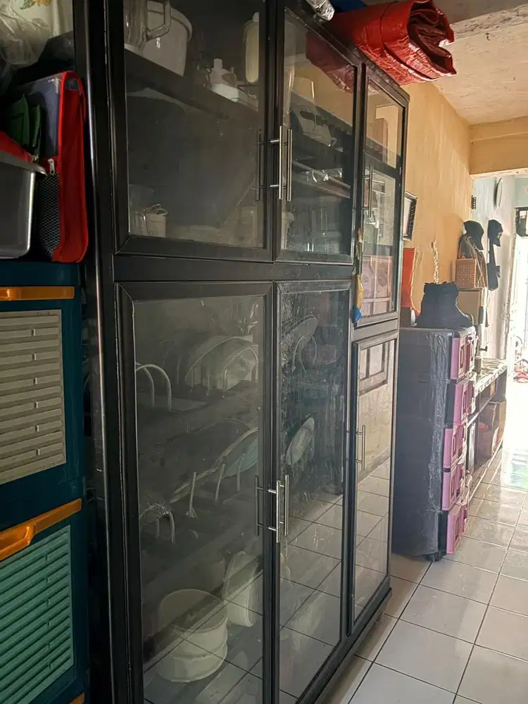Lemari kaca stainless tebal