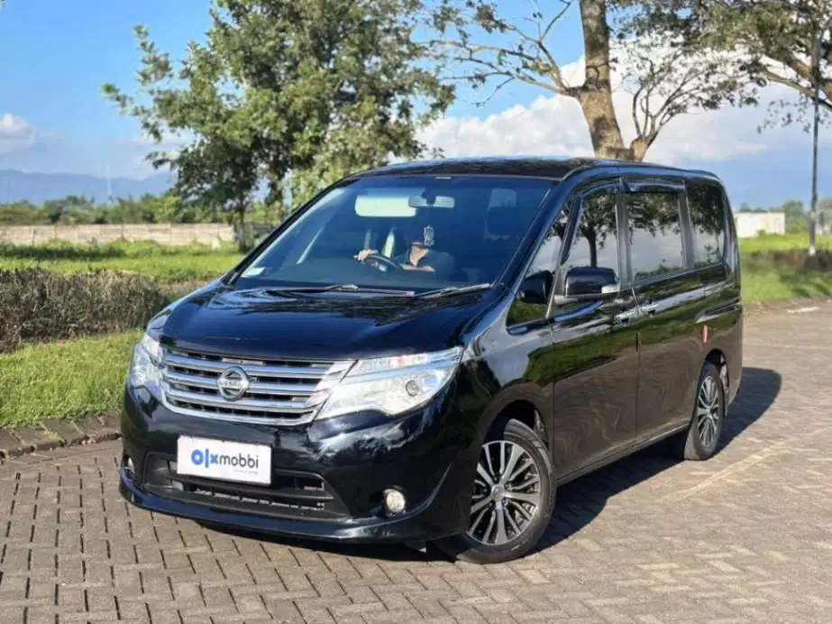 Nissan Serena 2.0 Bensin-AT 2015 Hitam NDB
