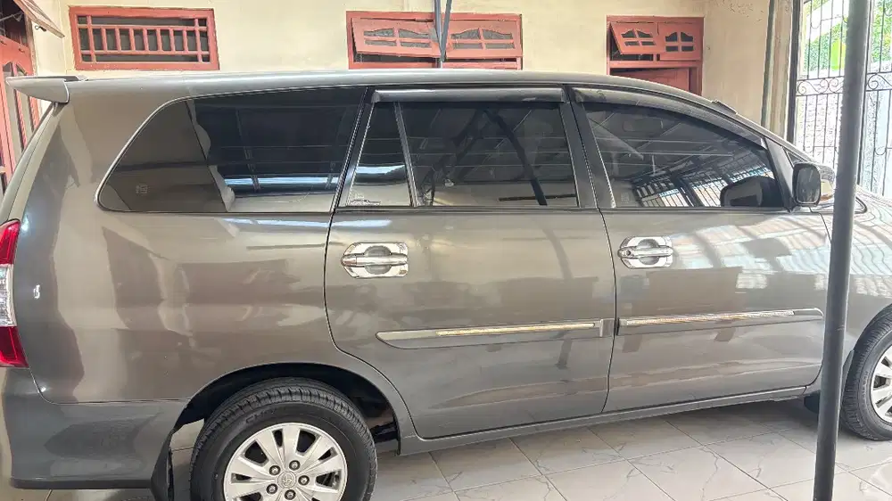 Kijang Innova 2.0 G Bensin MT Tahun 2014