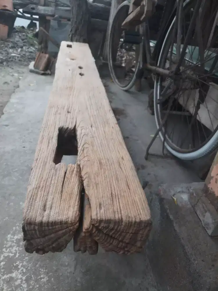 Dingklik kayu jati erosi