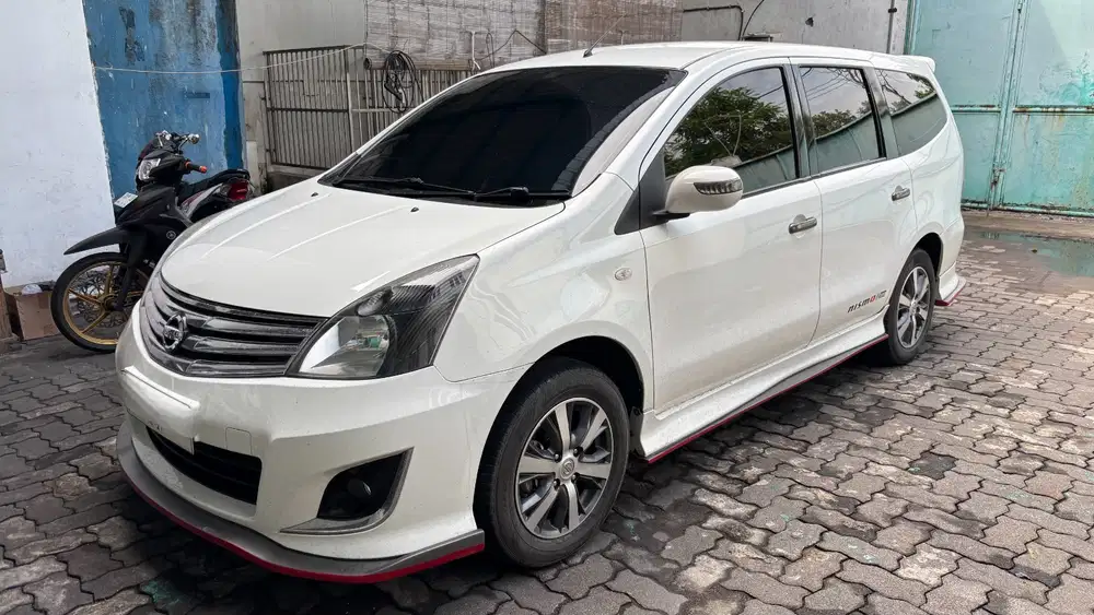Nissan Grand livina 2012 Bensin