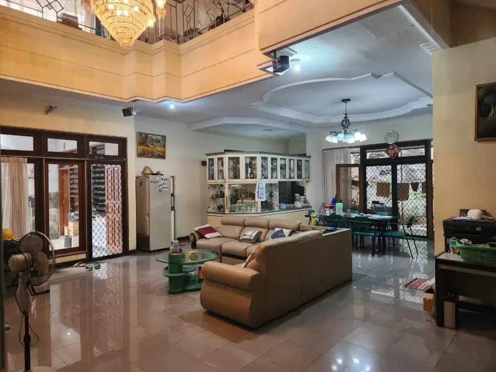 RUMAH ARAYA 1* Jalan kembar Main road Hadap barat