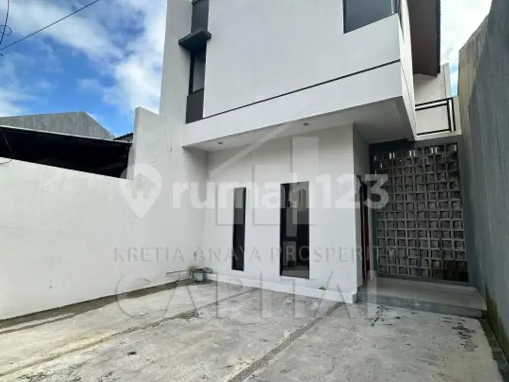 Rumah Baru Gaya Masa Kini di Taman Kopo Indah 2 Patung Kuda Bisa Jadi Pilihanmu