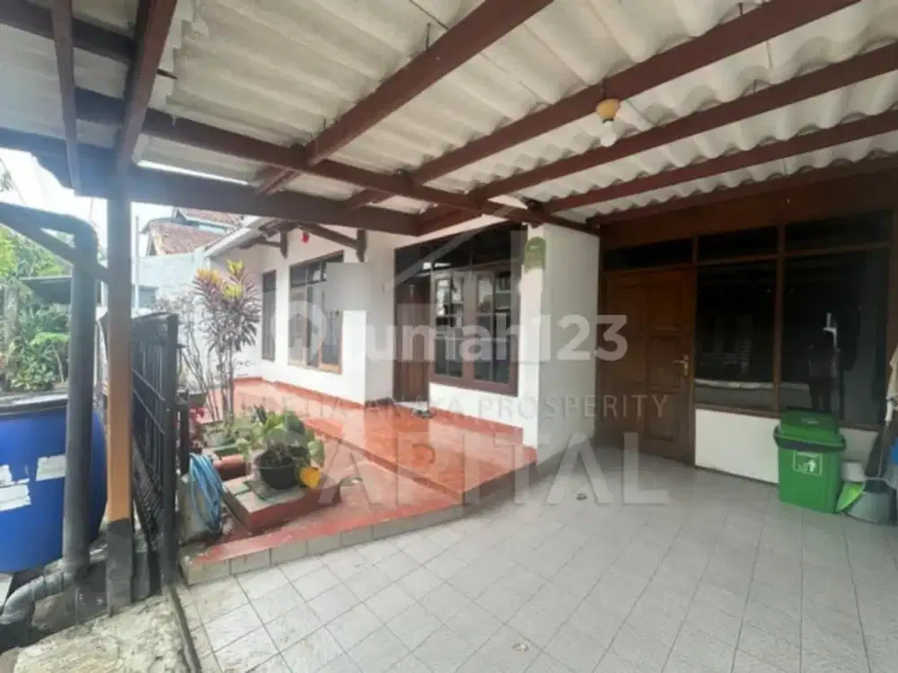 Rumah Terawat Siap Huni di Jalan Pluto Komplek Margahayu Metro Soekarno Hatta