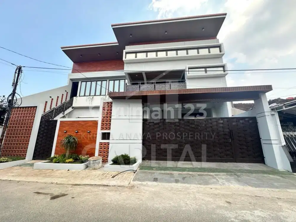 Rumah Baru 3 Lantai dengan Industrial Minimalis Modern Style di Parakan Batununggal