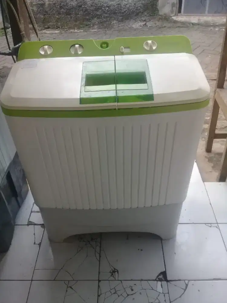 mesin cuci 2 tabung merek Polytron