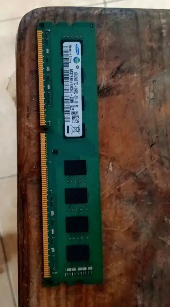 Samsung 4GB DDR3-1600 (PC3-12800U)