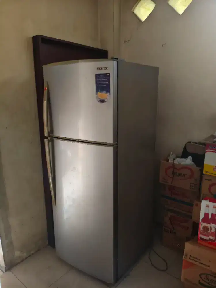 Kulkas Samsung bekas