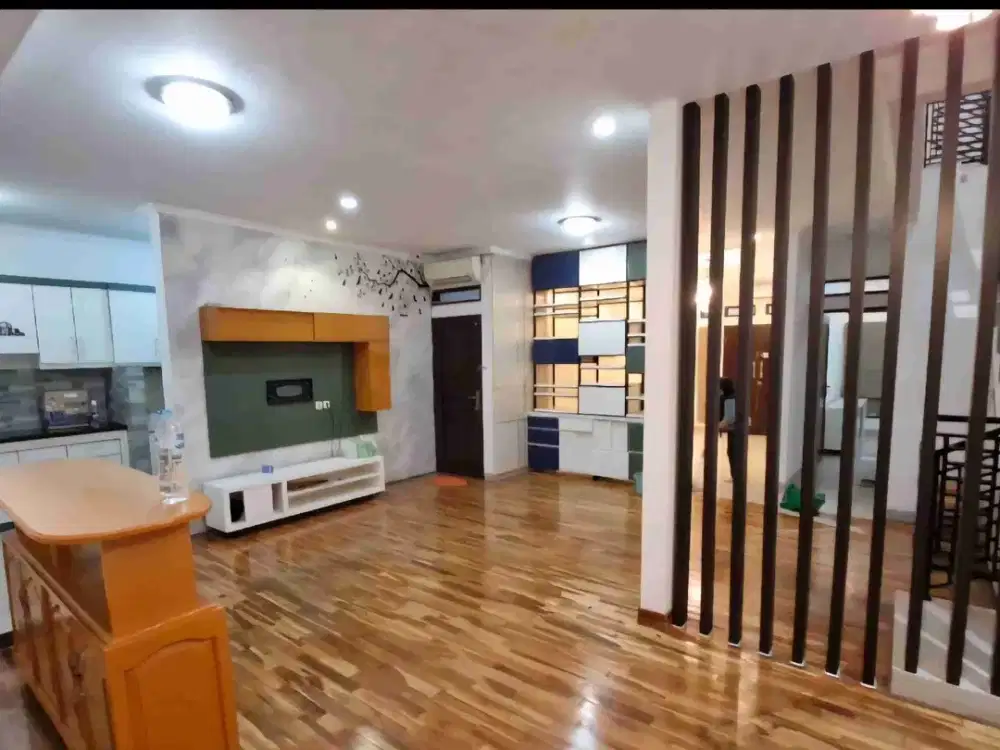 Disewakan Rumah Di Tebet,Dkt Jln 2 mbl