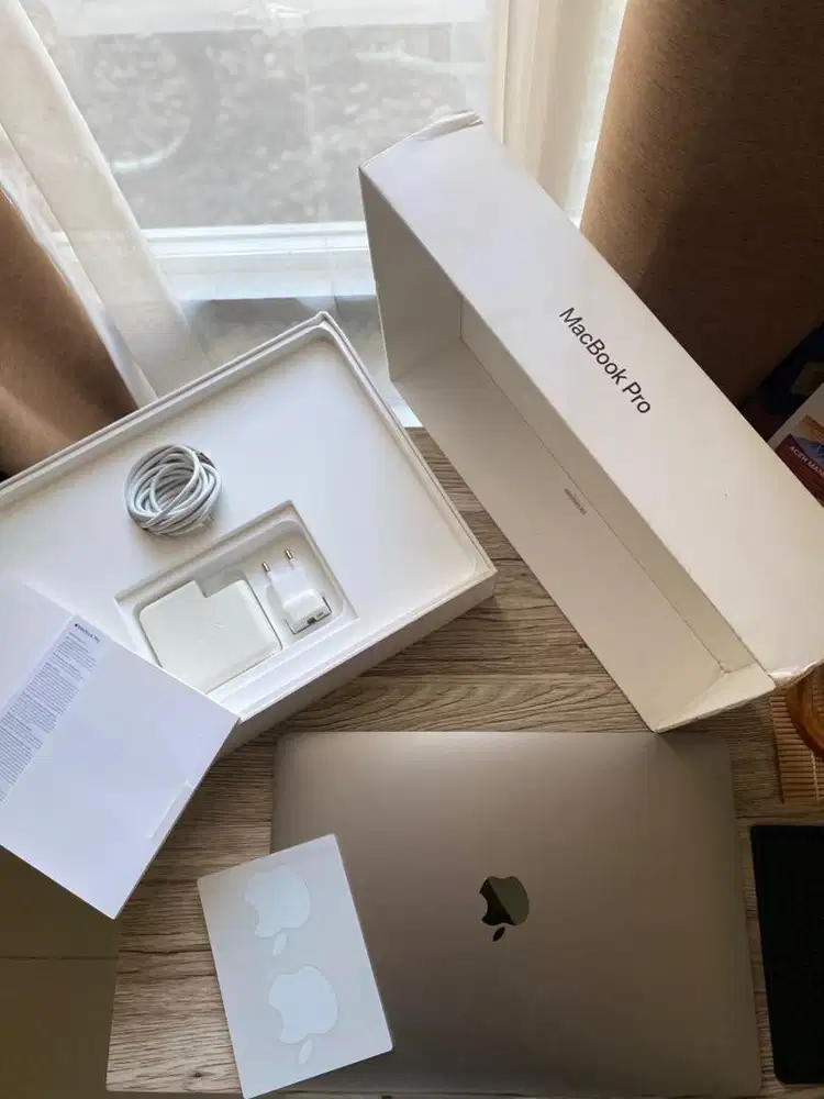 Macbook pro 2017 fullset core i5 ram 8GB
