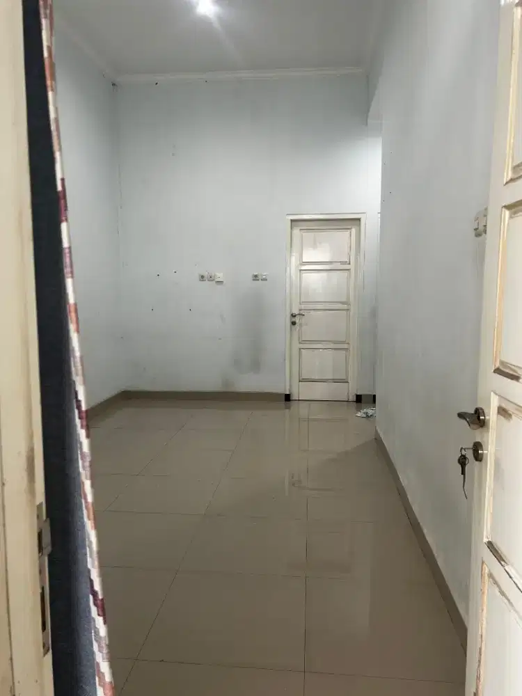 DISEWAKAN RUMAH TAHUNAN 4 KM dari LRT BEKASI TIMUR