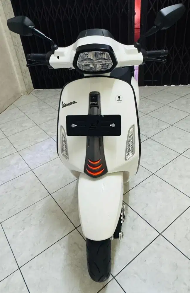 Vespa sprint s 150 ( putih ) modif