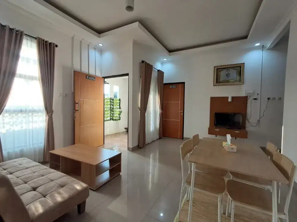 RUMAH 2LT KOST PUTRI 7 KAMAR DI DEPOK, FULL FURNISH, FULL TERISI, DEKAT MALL DTC & TOL SAWANGAN