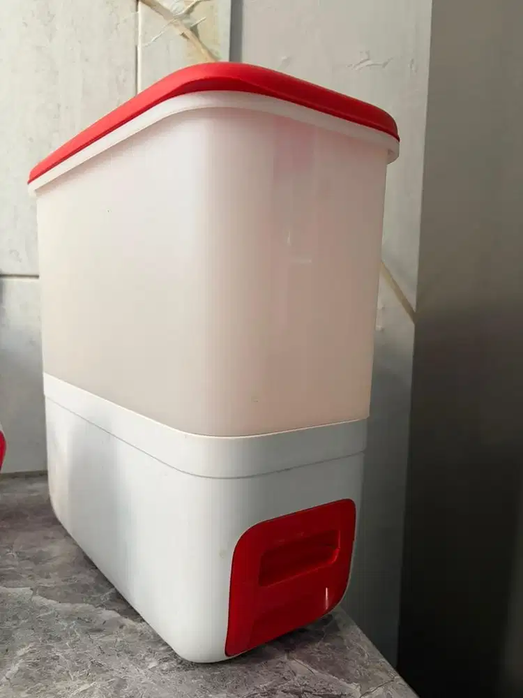 Tempat Beras 10 Kg Rice Smart merek Tarperwer