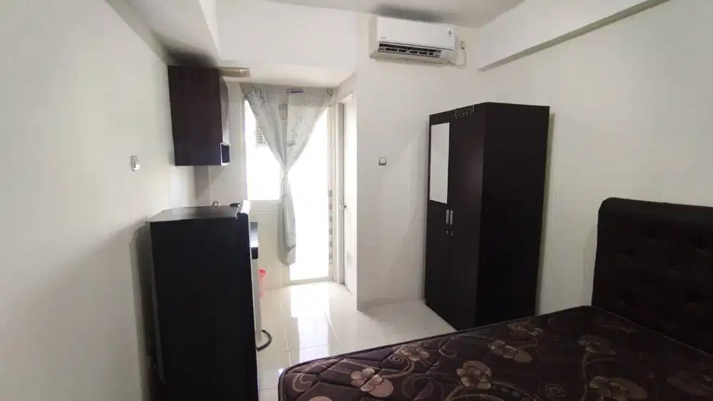 Disewakan Apartemen Green Lake View, Ciputat - Unit Studio - Pool View