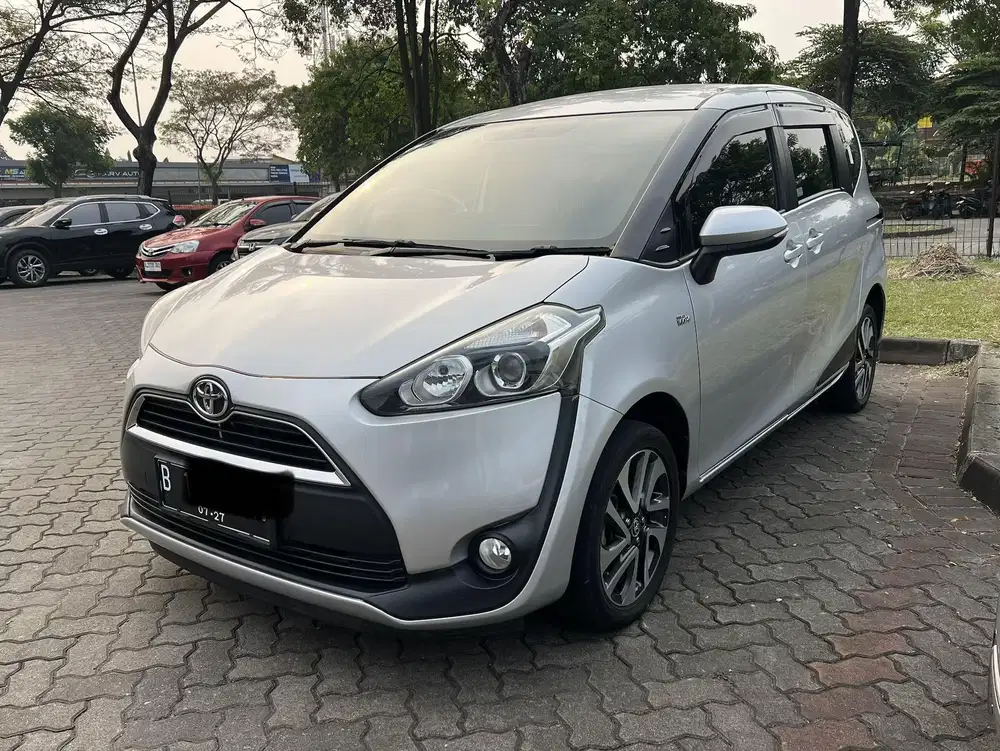 Toyota Sienta V CVT 2017 Silver AT Bagus Murah