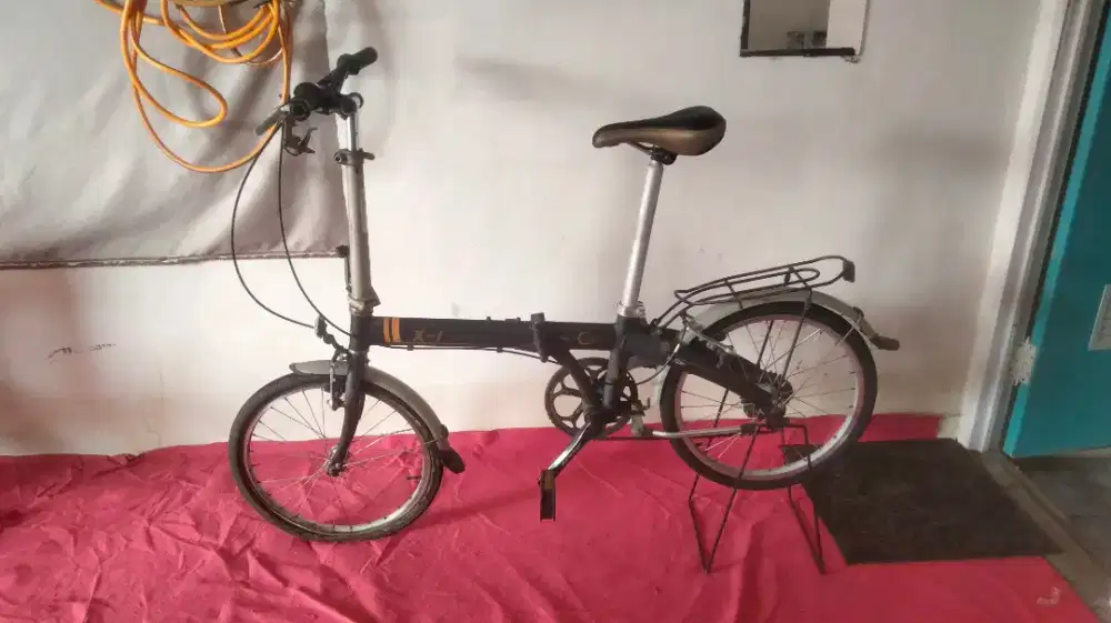 Di jual sepeda lipat dahon uk 20 aloy mins pelek ama ban depan