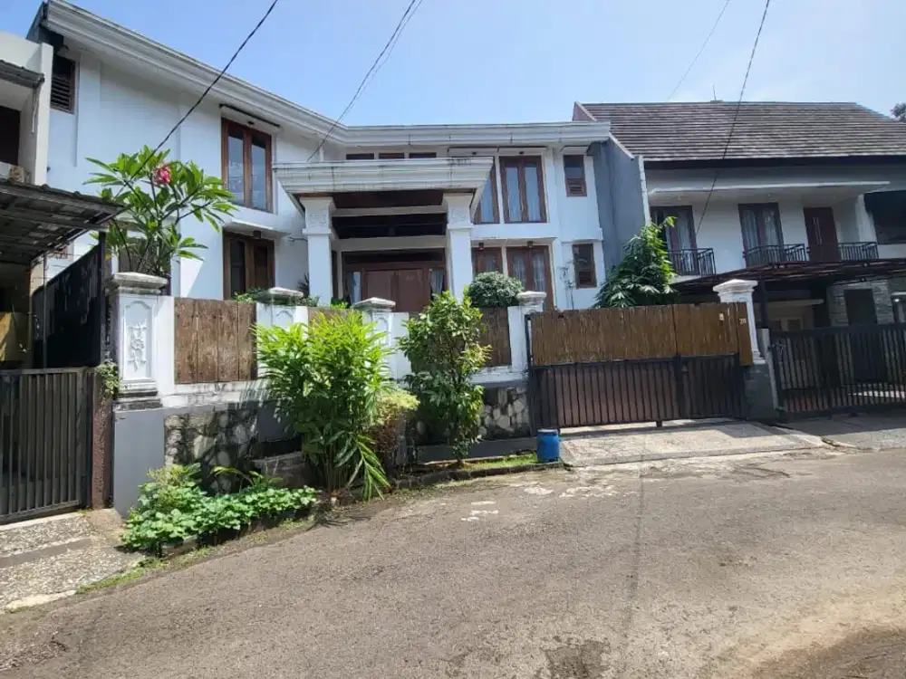 Dijual Rumah 2 Lantai Ada Swimming Pool Lokasi Strategis Dekat Bxc Mall di Bintaro Tangsel Sc-11639