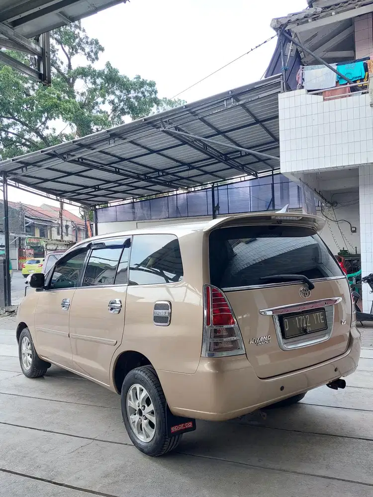 Toyota Kijang Innova 2005 Bensin