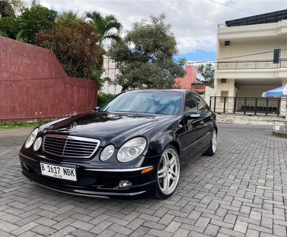 Mercedes-Benz E240 2002 Bensin