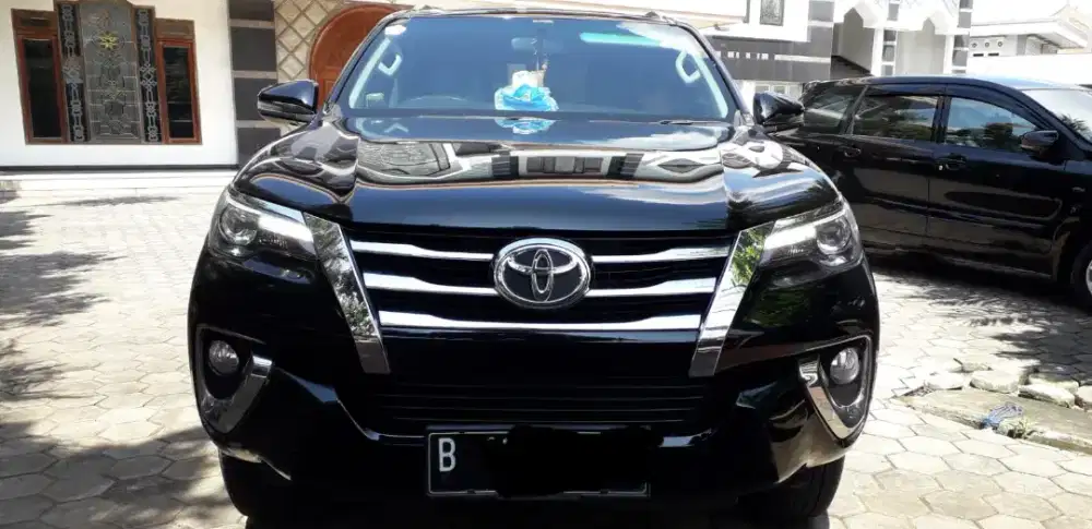 Toyota Fortuner VRZ AT 2017 Km 73rb tgn1 hitam orisinil