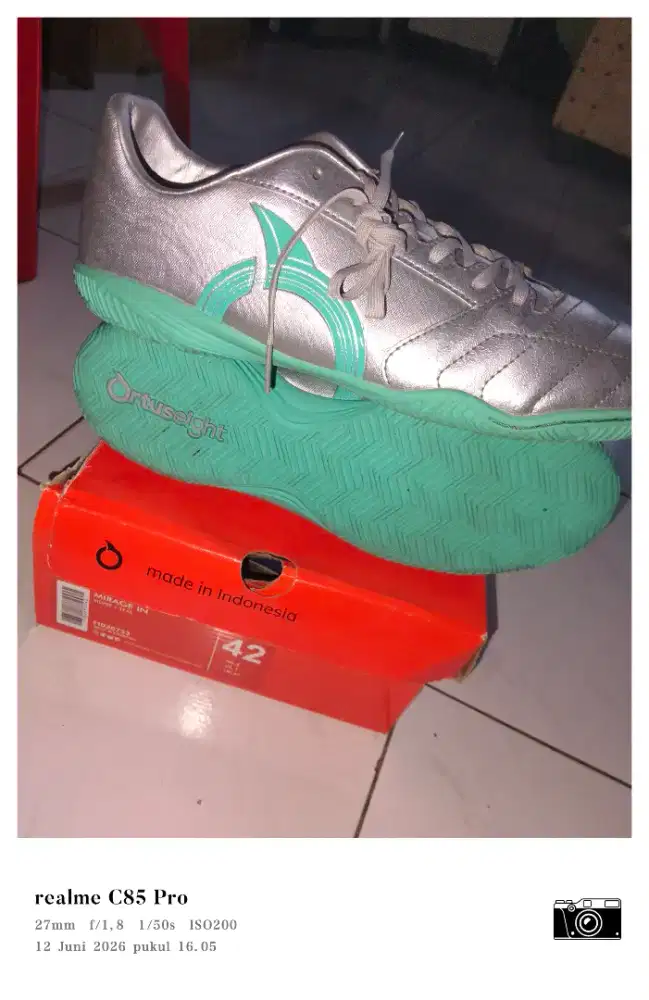 Sepatu futsal ortuseight