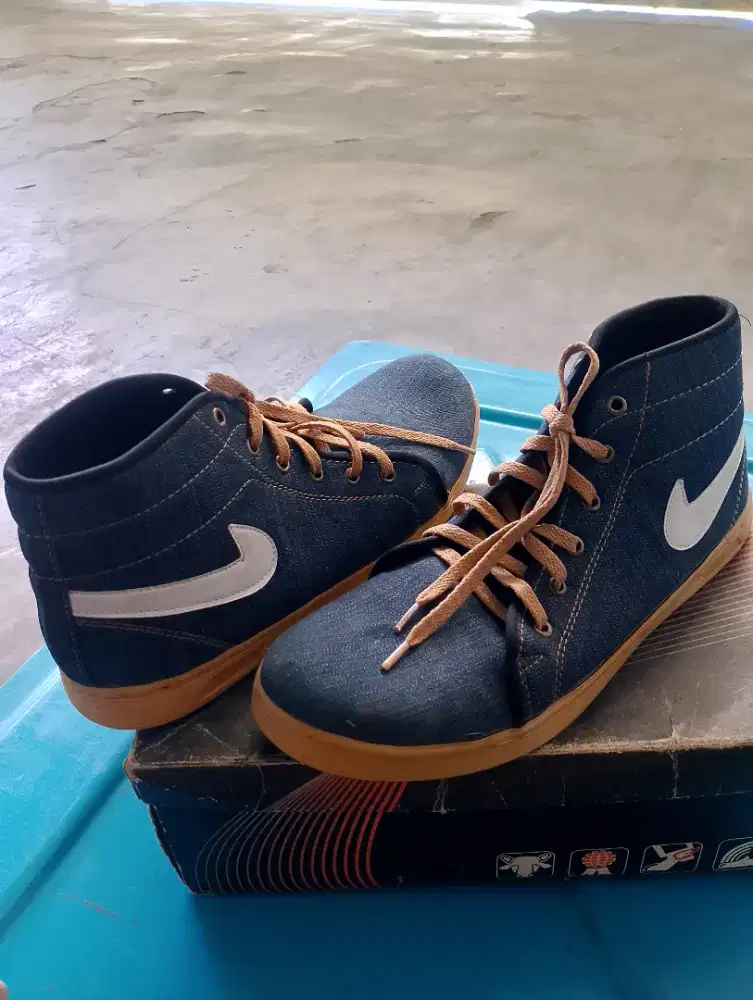 Nike jeans sepatu