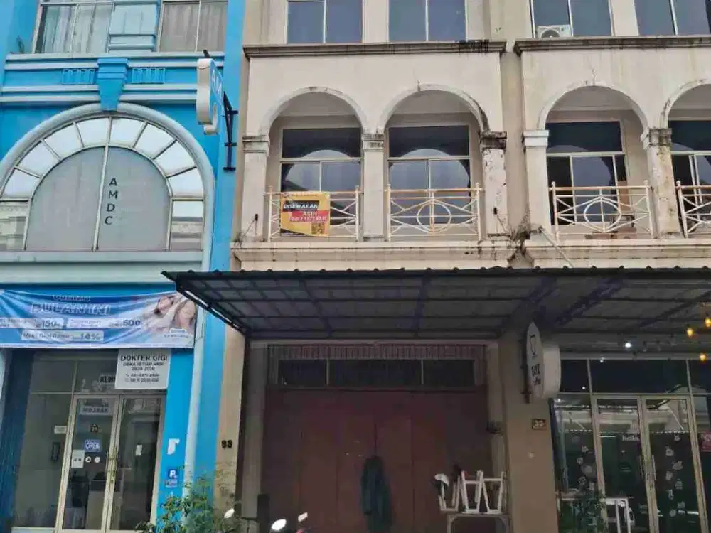 Disewakan ruko 2,5 lantai 
Di grand galaxy bekasi selatan