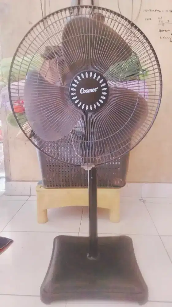 Cosmos kipas angin berdiri