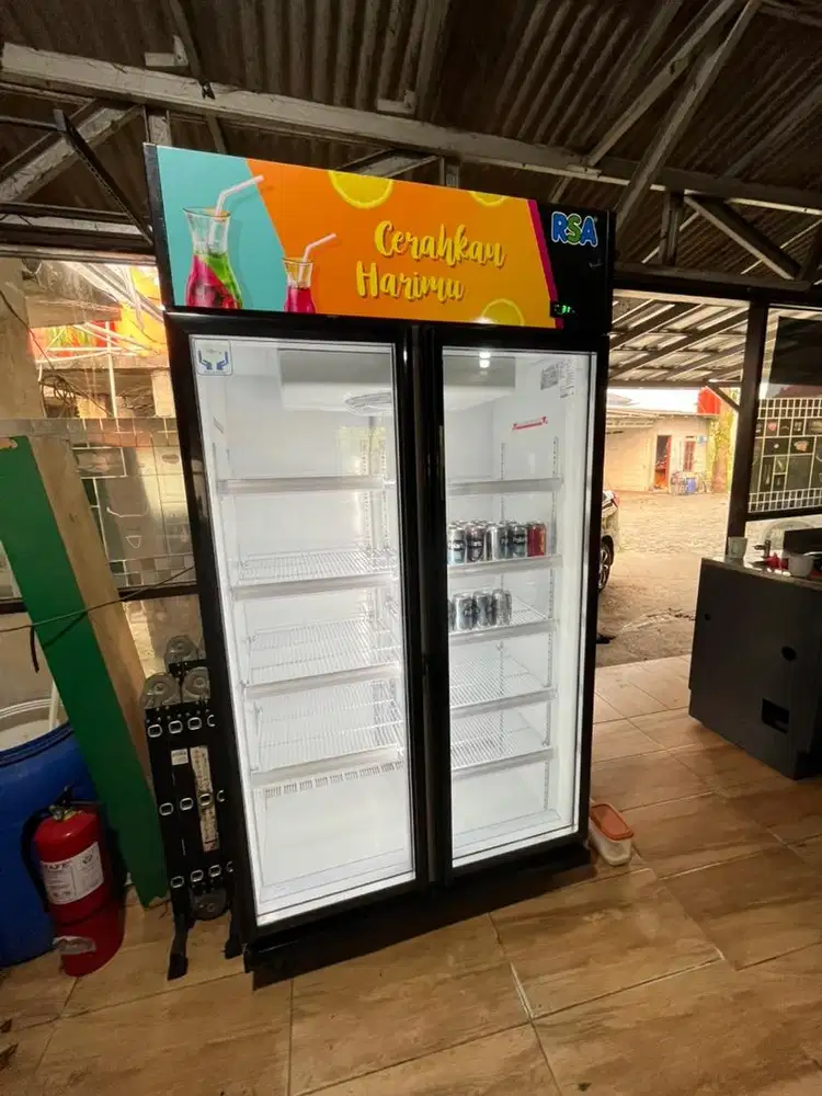 Showcase atau chiller RSA 800 liter