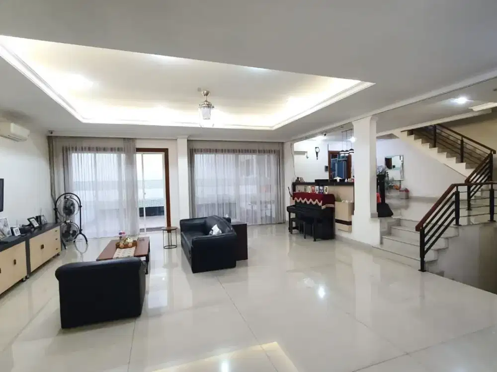 Dijual Rumah Cantik 4,5 lantai di Pluit, Jakarta Utara