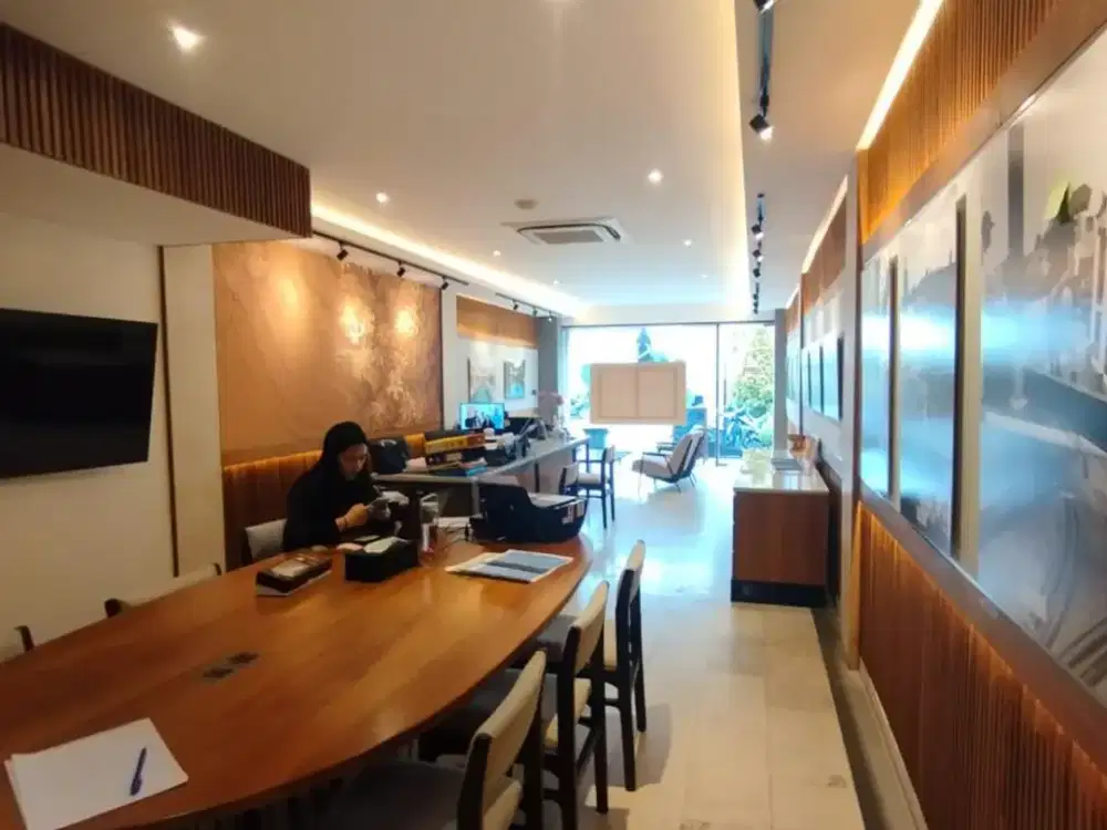 Ruko 2 Lantai Raya Kerobokan - Seminyak, Badung SHM