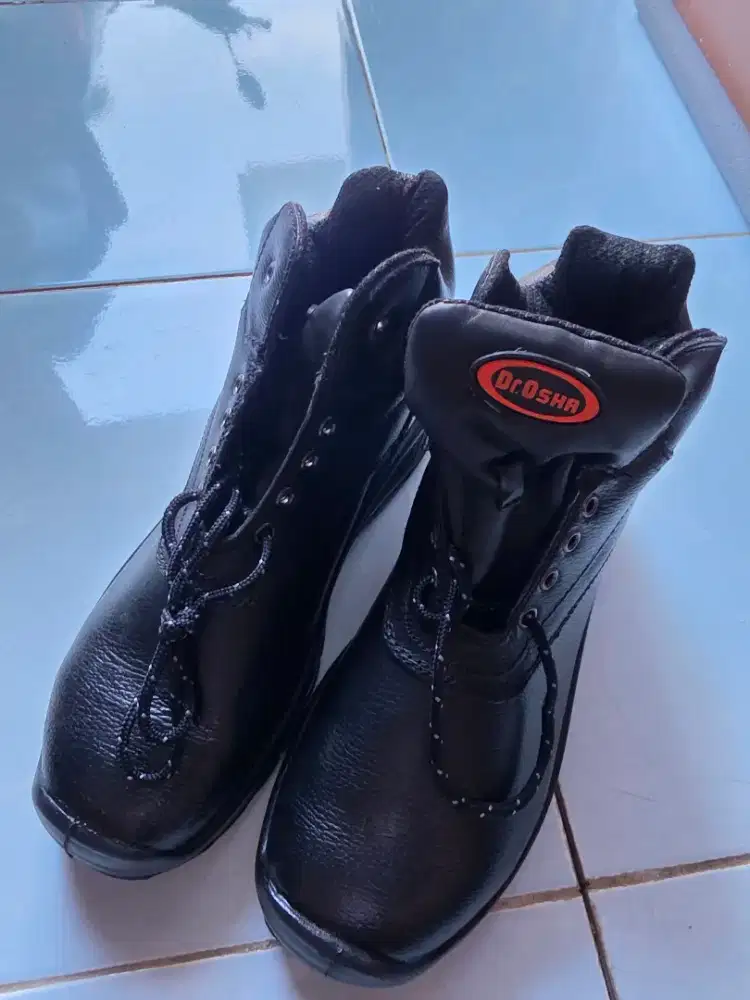 Sepatu Safety Merk Dr. Osha uk. 44