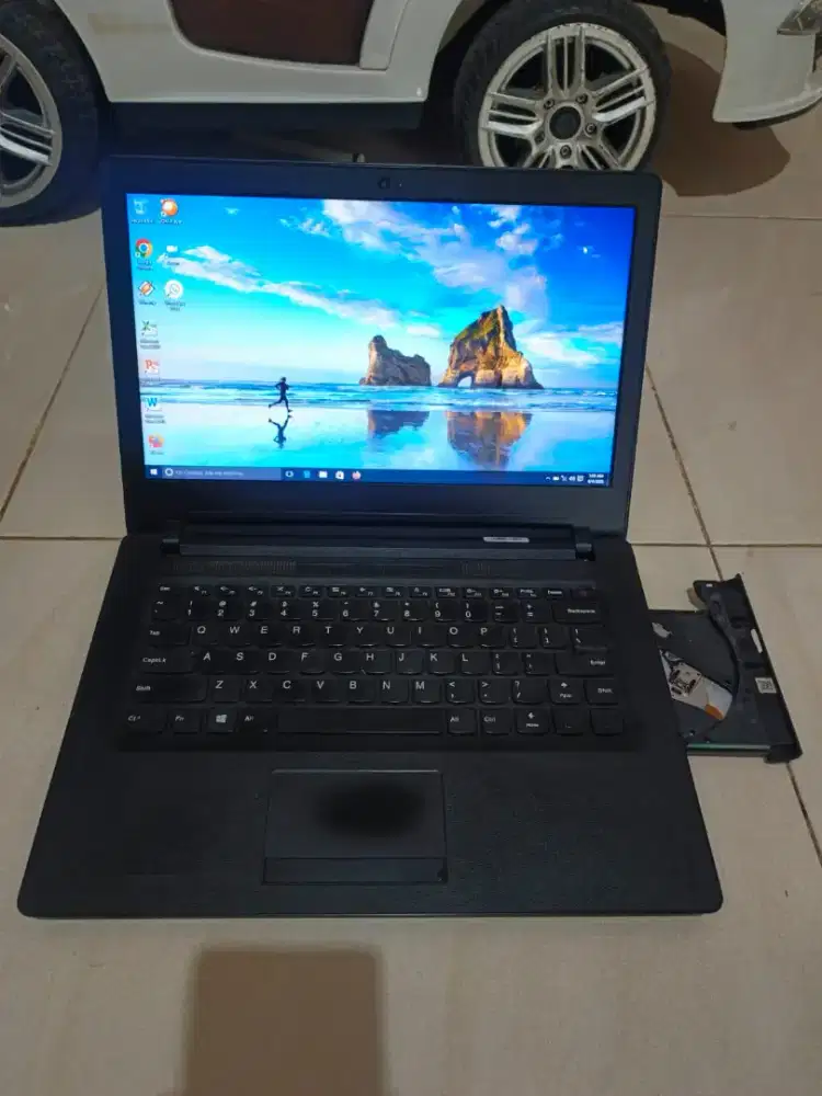 Laptop lenovo Amd A9 ram 4gb ddr4 hdd 1000gb siap pake (Nego)