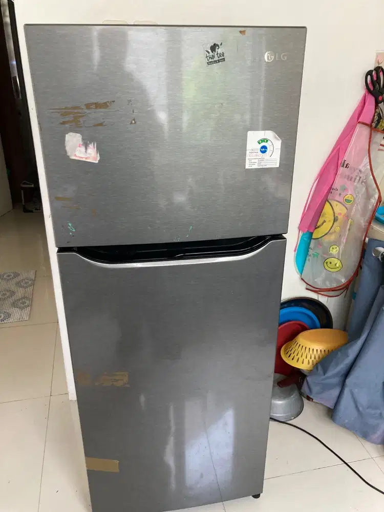 LG, two door fridge, 200 lt, good condition, nego tipis.