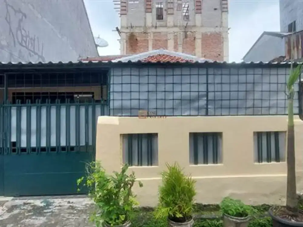 Rumah 1,5 Lantai Classic Minimalist Tropical Design, Dekat Gajah Mada Plaza, Harmoni & Monas, Cocok untuk Hunian Keluarga, Home Office atau Investasi