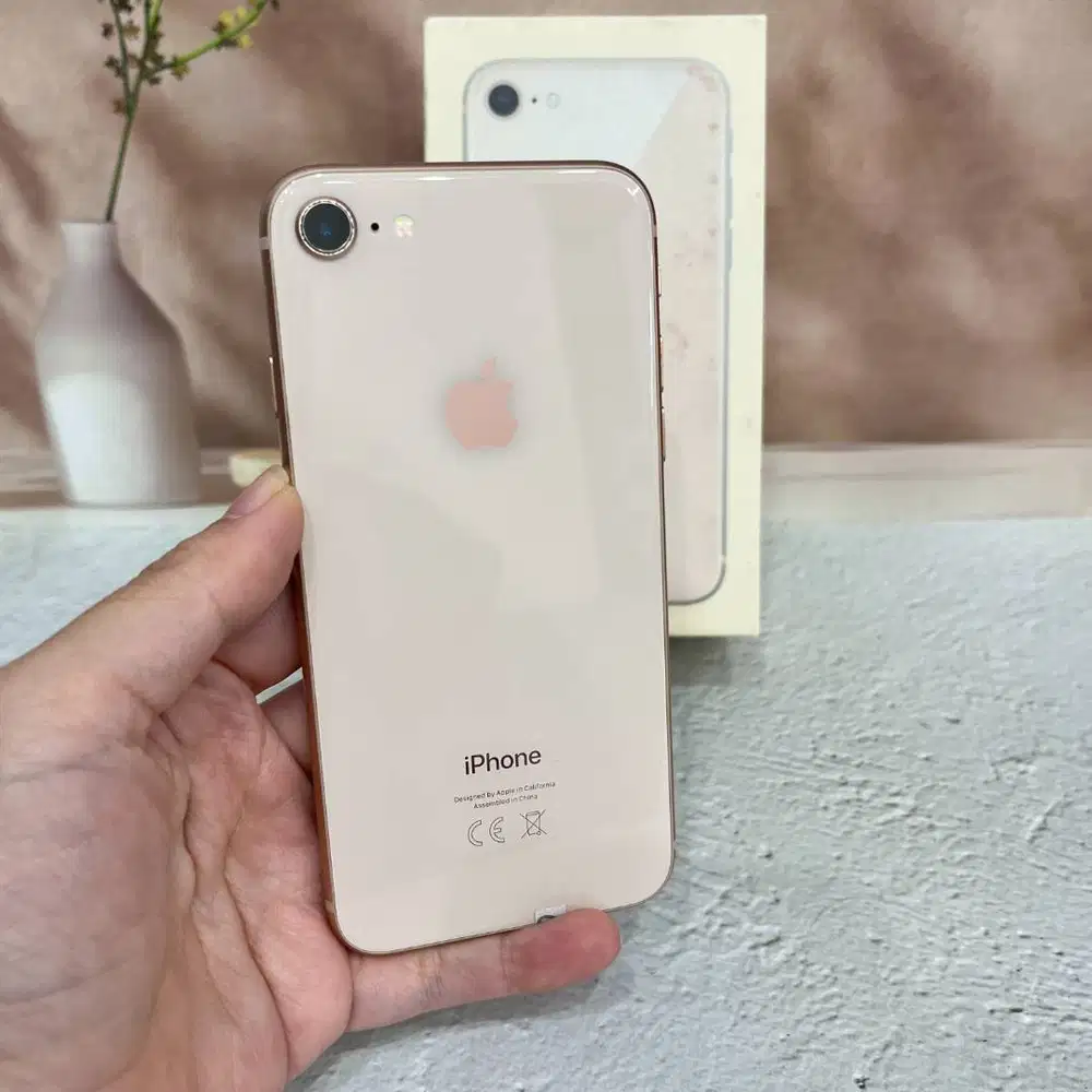 iPhone 8 64GB Gold All Op second