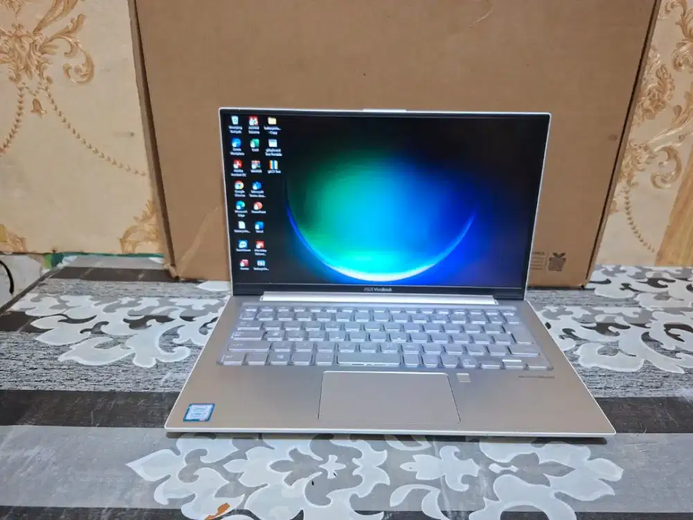 Laptop Asus Vivobook S13 X330FA Core i7-8565U -8 GB-SSD 256GB LIKE NEW