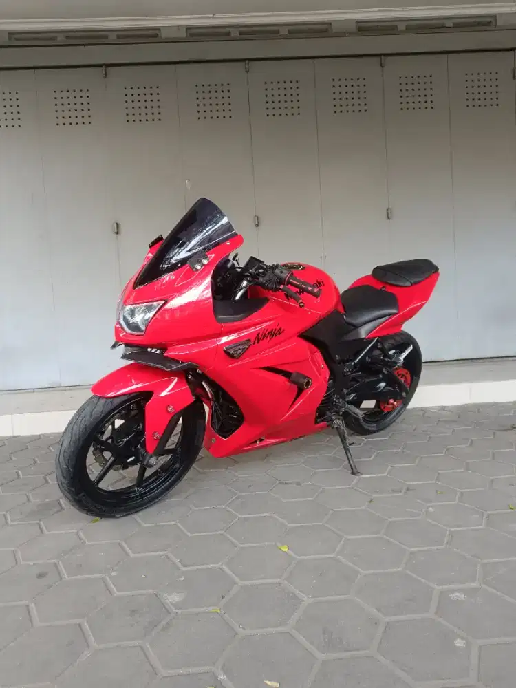 Kawasaki ninja 250 karbu 2011 mulus