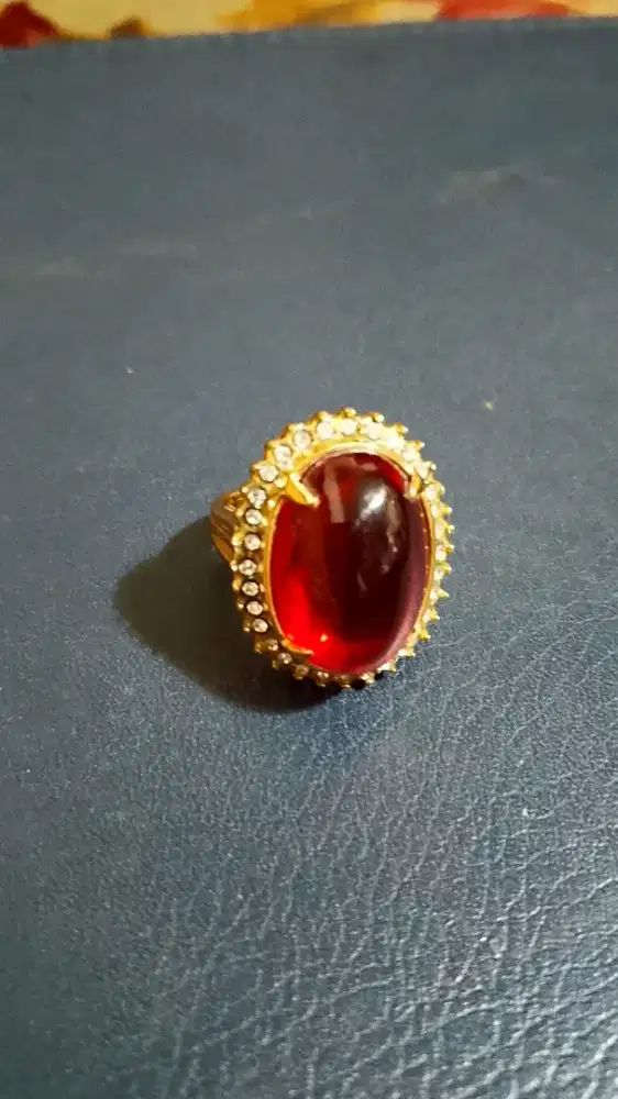 Concin Merah Ruby Emban Swasa.